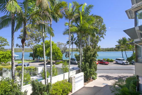 Aarons Luxury Retreat - Accommodation Burleigh 0