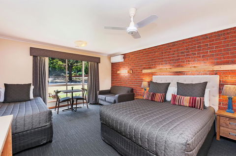 AAt 28 Goldsmith Motel - Accommodation Burleigh 0