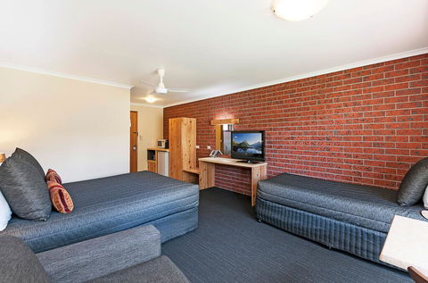 AAt 28 Goldsmith Motel - Accommodation Burleigh 2