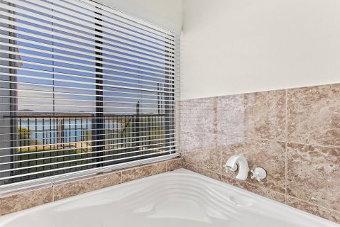 Above And Beyond - Beautiful Home With Pool - Accommodation Burleigh 2