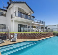 Above and Beyond - Beautiful Home with Pool - Accommodation Burleigh