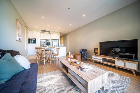 Above The Square On Hindmarsh-Pool - Gym - Carpark - Accommodation Burleigh 1