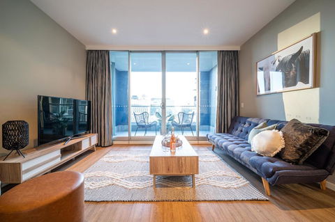 Above The Square On Hindmarsh-Pool - Gym - Carpark - Accommodation Burleigh 0