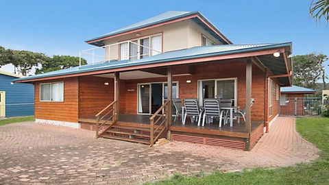 Absolute Beachfront At Hastings - Accommodation Burleigh 2