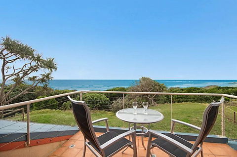 Absolute Beachfront At Hastings - Accommodation Burleigh 0