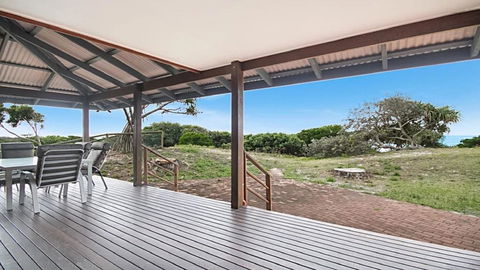 Absolute Beachfront At Hastings - Accommodation Burleigh 3
