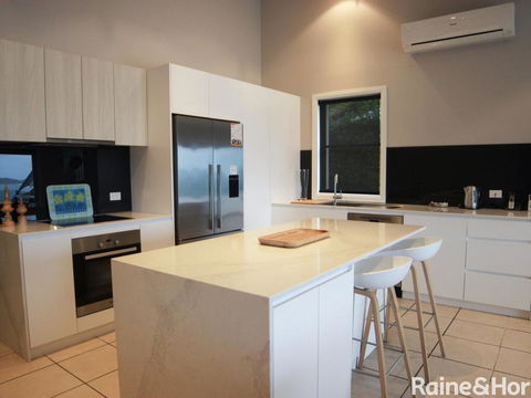 Absolutely Avoca - 114a Avoca Drive, Avoca Beach - Accommodation Burleigh 1