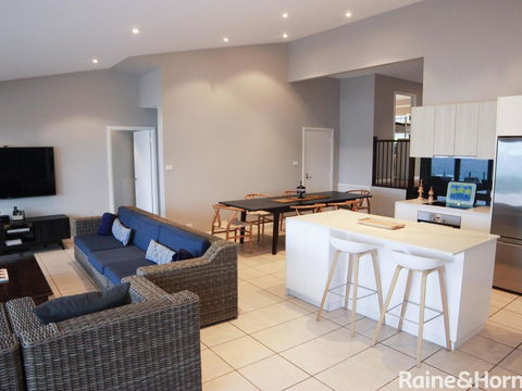 Absolutely Avoca - 114a Avoca Drive, Avoca Beach - Accommodation Burleigh 3