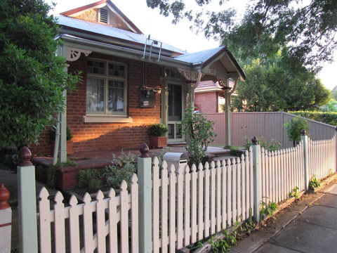 Acacia Cottage On Peel, Bathurst - Accommodation Burleigh 1