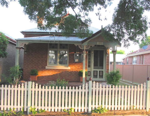 Acacia Cottage On Peel, Bathurst - Accommodation Burleigh 0