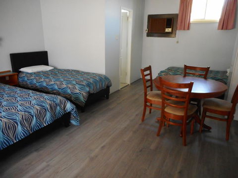 Acacia Rose Motor Inn - Accommodation Burleigh 1