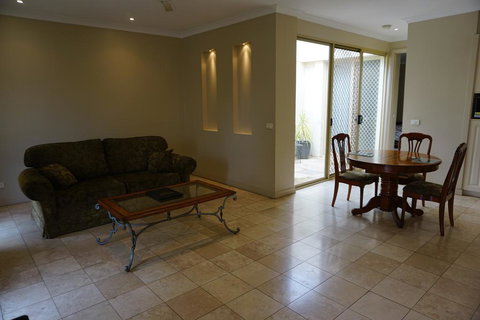 Acacia Terraces - Accommodation Burleigh 1