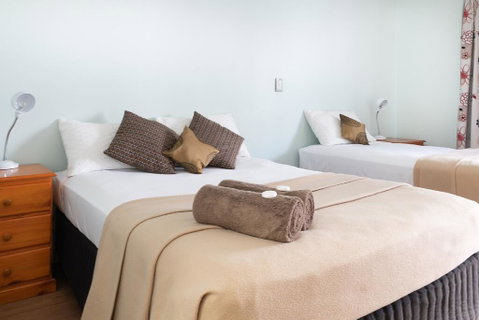 Accommodation On Denham - Accommodation Burleigh 3