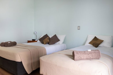 Accommodation On Denham - Accommodation Burleigh 1