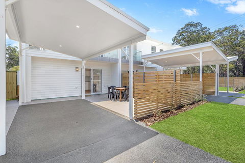 Achilles Street, 1/6 - Accommodation Burleigh 1