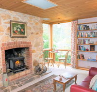 Adelaide Hills 'Camellia Cottage' - WiFi - Accommodation Burleigh