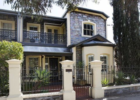 Adelaide Mackinnon - Accommodation Burleigh 0