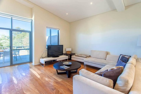 Eagle Escape I Private Properties - Accommodation Burleigh 2