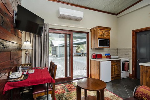 Eagle Foundry Bed & Breakfast - Accommodation Burleigh 3