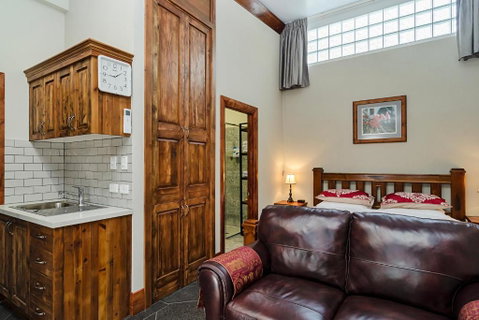 Eagle Foundry Bed & Breakfast - Accommodation Burleigh 1