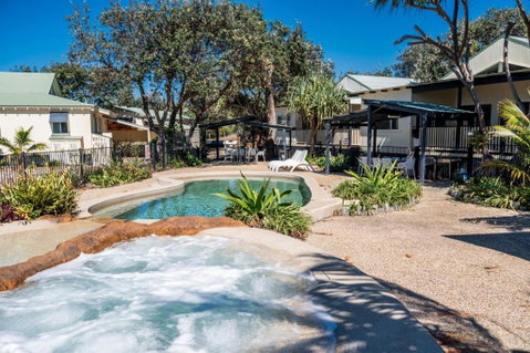 E.V. - Eurong Beach Villa - Accommodation Burleigh 0