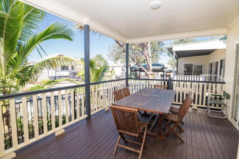 E.V. - Eurong Beach Villa - Accommodation Burleigh 2