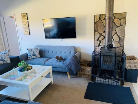 ELM Accommodation - Merrijig - Accommodation Burleigh 3