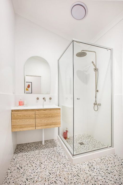 EM Apartments - Accommodation Burleigh 2