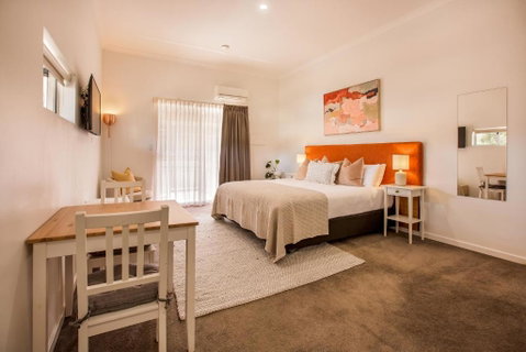 EM Apartments - Accommodation Burleigh 3