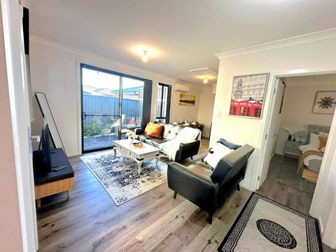 Entire 2br, Hideaway - Accommodation Burleigh 0