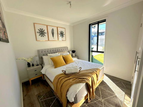 Entire 2br, Hideaway - Accommodation Burleigh 1