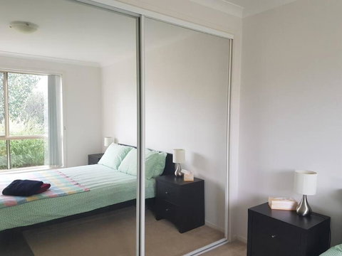 Entire 2BR Sunny House @Franklin, Canberra - Accommodation Burleigh 4