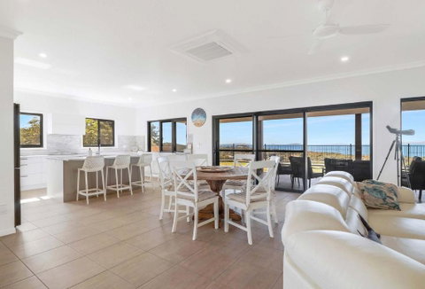 ESCAPE WITH A VIEW - Accommodation Burleigh 0