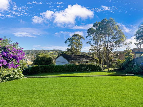 Fab 3-Bed Stay With Great Outdoors & Water Views - Accommodation Burleigh 0