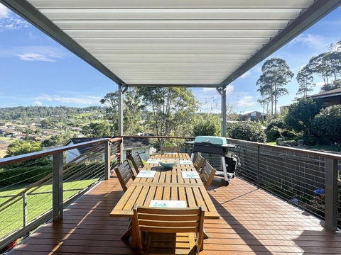 Fab 3-Bed Stay With Great Outdoors & Water Views - Accommodation Burleigh 2