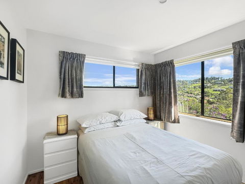 Fab 3-Bed Stay With Great Outdoors & Water Views - Accommodation Burleigh 3