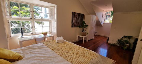 Fab 4brm Home With Pool A 15 Min Walk To Beach - Accommodation Burleigh 3