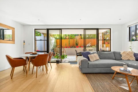 Fab Bondi 2-Bed With Courtyard & Alfresco Dining - Accommodation Burleigh 0