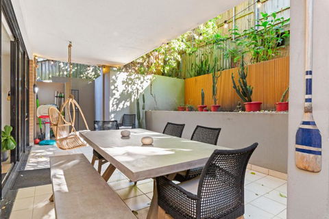 Fab Bondi 2-Bed With Courtyard & Alfresco Dining - Accommodation Burleigh 1