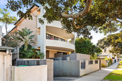 Fab Bondi 2-Bed With Courtyard & Alfresco Dining - Accommodation Burleigh 4