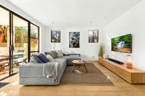 Fab Bondi 2-Bed With Courtyard & Alfresco Dining - Accommodation Burleigh 2