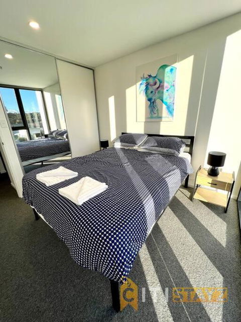 Fab In Phillip - 2bd 2bth Apt - Close To CBR Hospital - Accommodation Burleigh 1