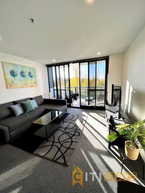 Fab In Phillip - 2bd 2bth Apt - Close To CBR Hospital - Accommodation Burleigh 2