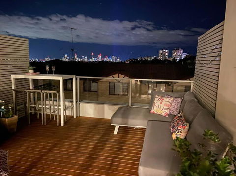 Fab Penthouse Near Bondi / Bronte, Shops & Bars - Accommodation Burleigh 4