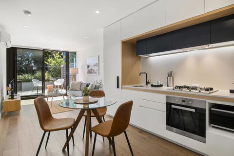 Fabulous 1-Bed With Pool And Private Courtyard - Accommodation Burleigh 2