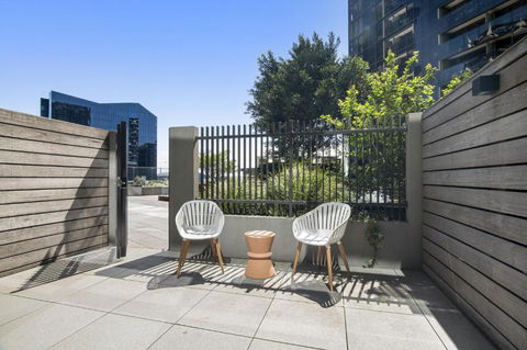Fabulous 1-Bed With Pool And Private Courtyard - Accommodation Burleigh 3