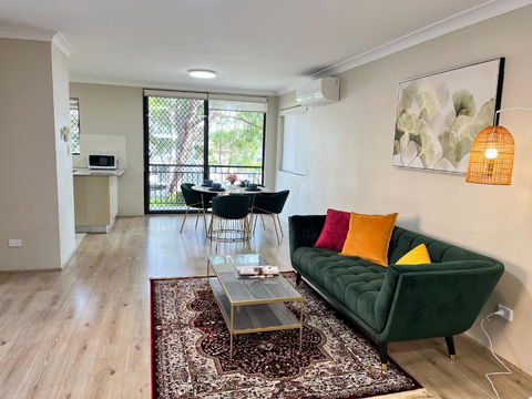 Fabulous 2 Bedroom Apartment, Secured Free Parking - Accommodation Burleigh 1