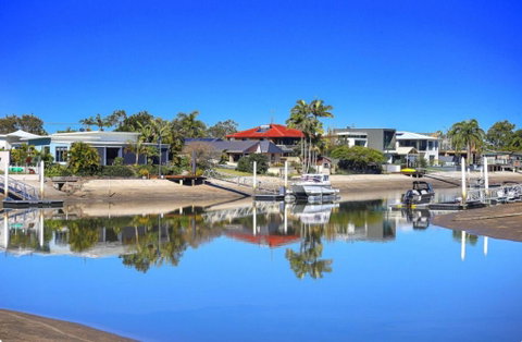 Fabulous Canal-front Unit In Mooloolaba - Accommodation Burleigh 1