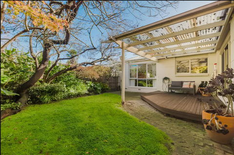 Family Friendly Art Deco Garden Patio WiFi WFH - Accommodation Burleigh 0