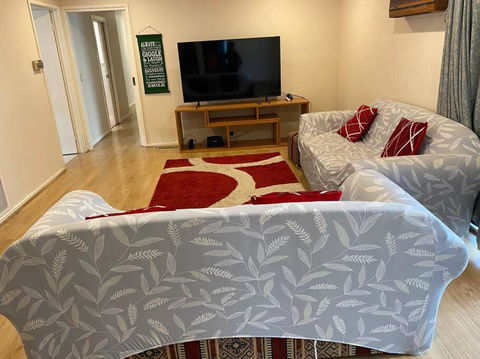 Family Home- Close To Knox City & Dandenong Ranges - Accommodation Burleigh 0